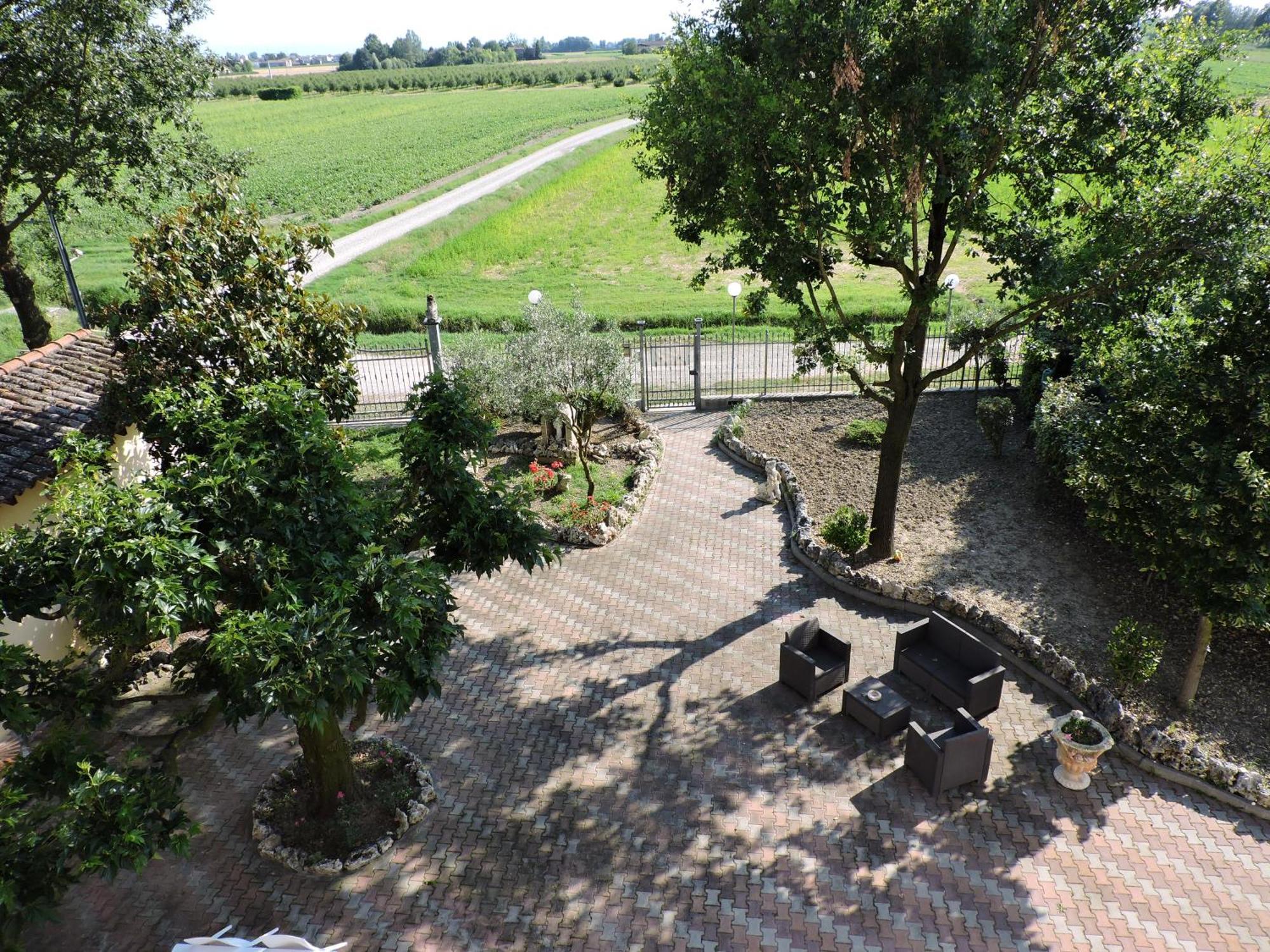 La Corte Di Adelina B&B Ravarino Экстерьер фото